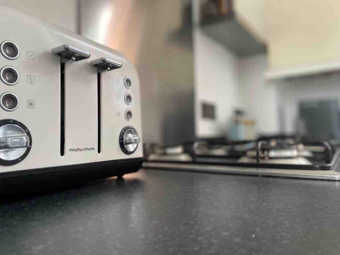 2 Bed Self Contained Apartment Wrexham Extérieur photo