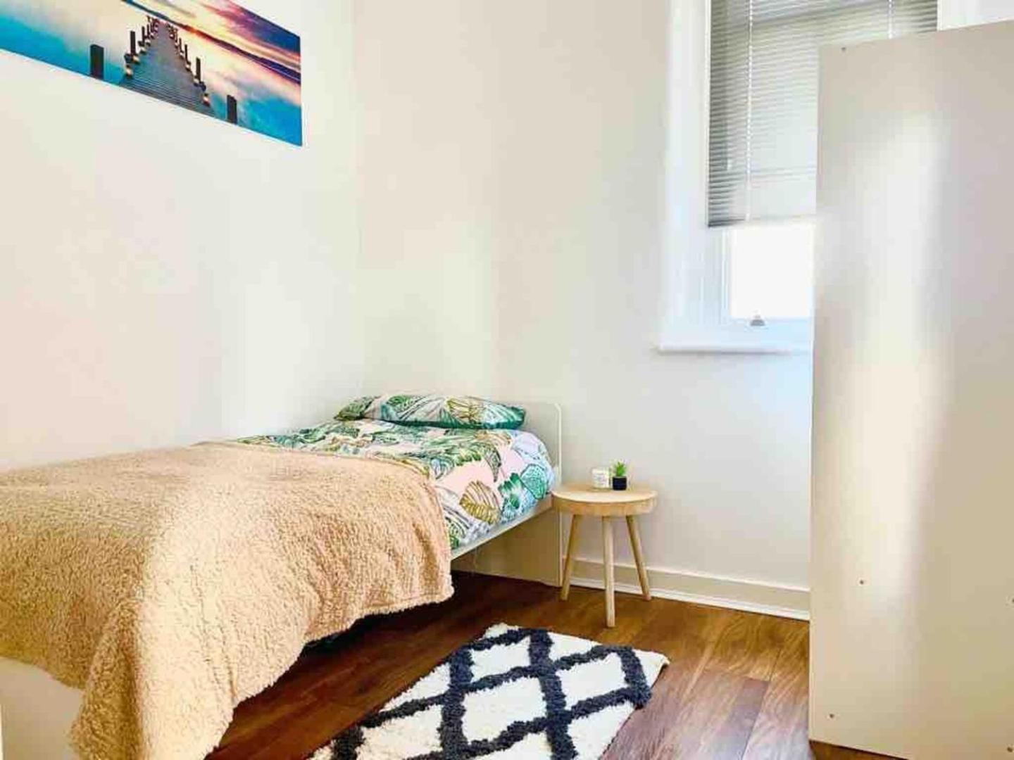 2 Bed Self Contained Apartment Wrexham Extérieur photo