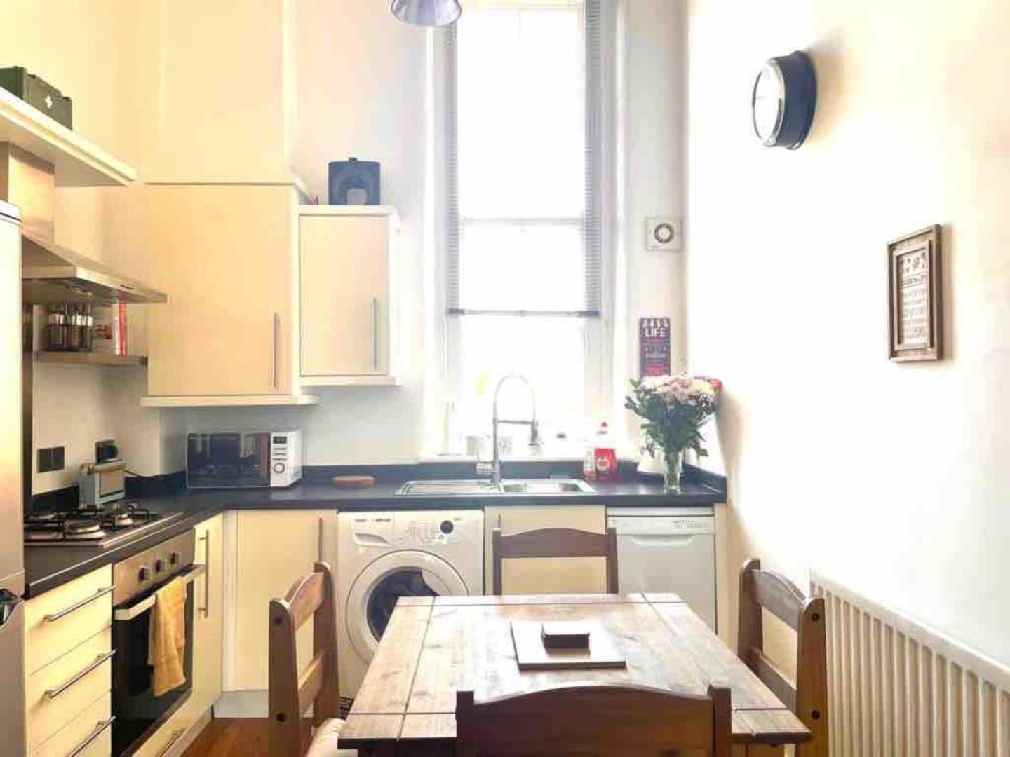 2 Bed Self Contained Apartment Wrexham Extérieur photo