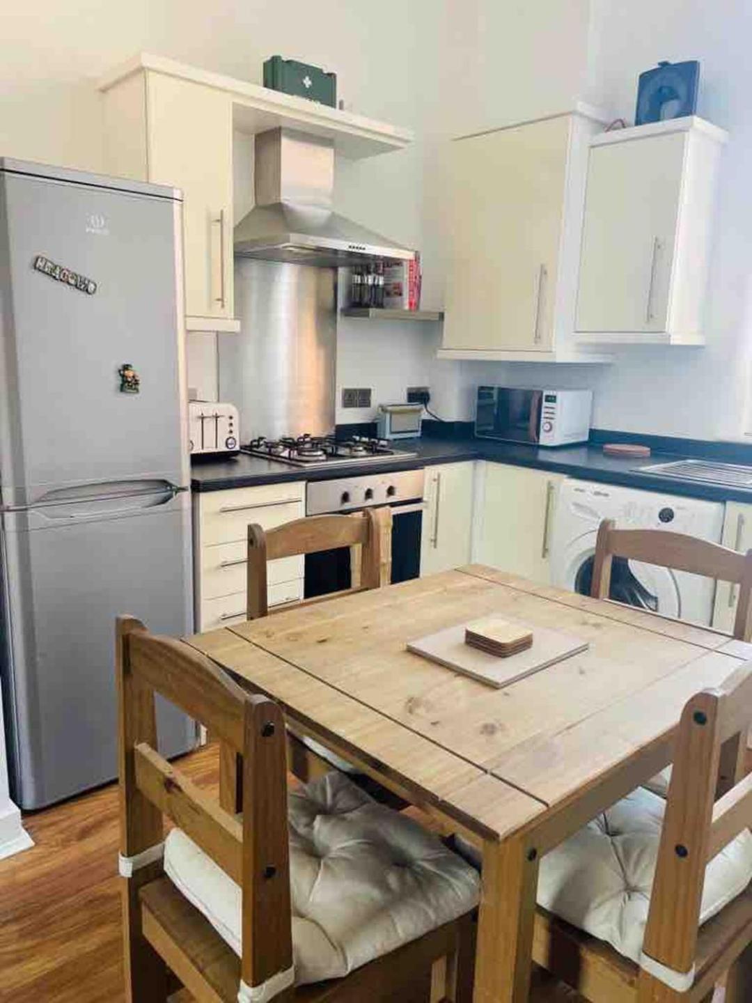 2 Bed Self Contained Apartment Wrexham Extérieur photo