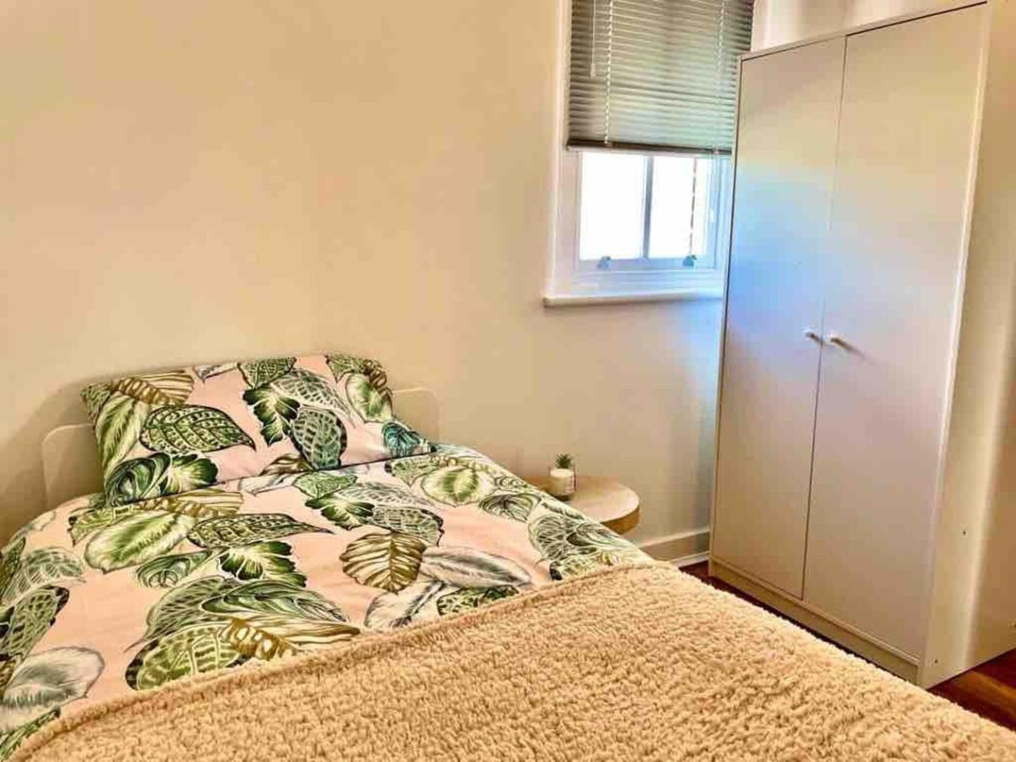 2 Bed Self Contained Apartment Wrexham Extérieur photo